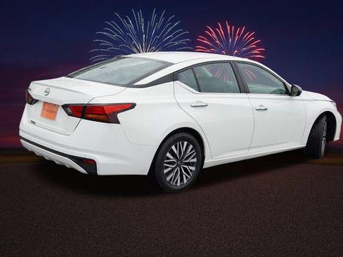 Used 2025 Nissan Altima 2.5 SV FWD image 5