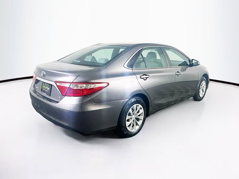 Used 2016 Toyota Camry LE image 9