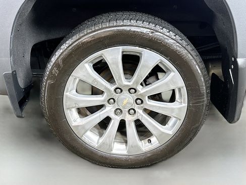 Used 2022 Chevrolet Silverado 1500 High Country w/ Technology Package image 32