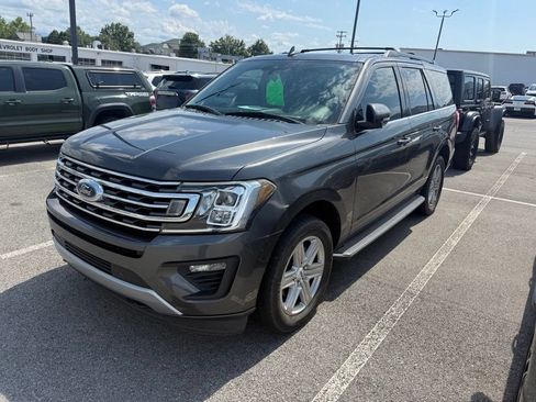 Used 2018 Ford Expedition XLT w/ Equipment Group 202A AWD/4WD image 1