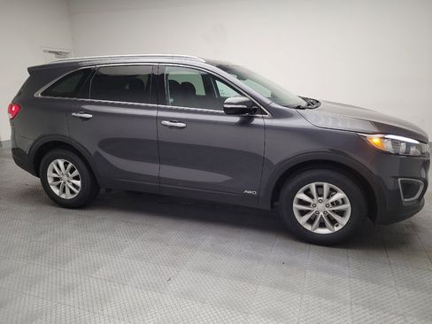 Used 2017 Kia Sorento AWD w/ LX Convenience Package image 11