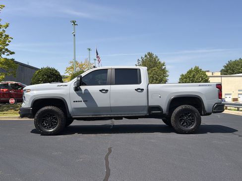 Used 2024 Chevrolet Silverado 2500 ZR2 w/ ZR2 Bison Edition AWD/4WD image 12