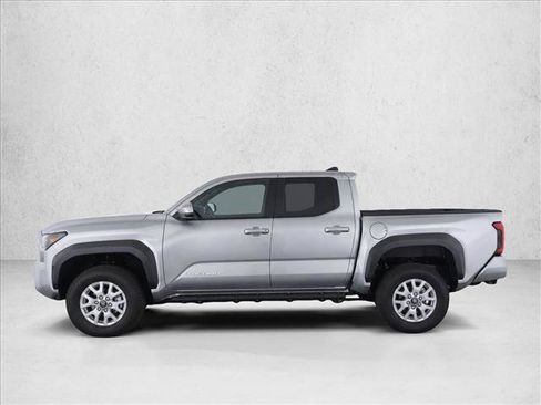 Used 2025 Toyota Tacoma SR5 AWD/4WD image 4
