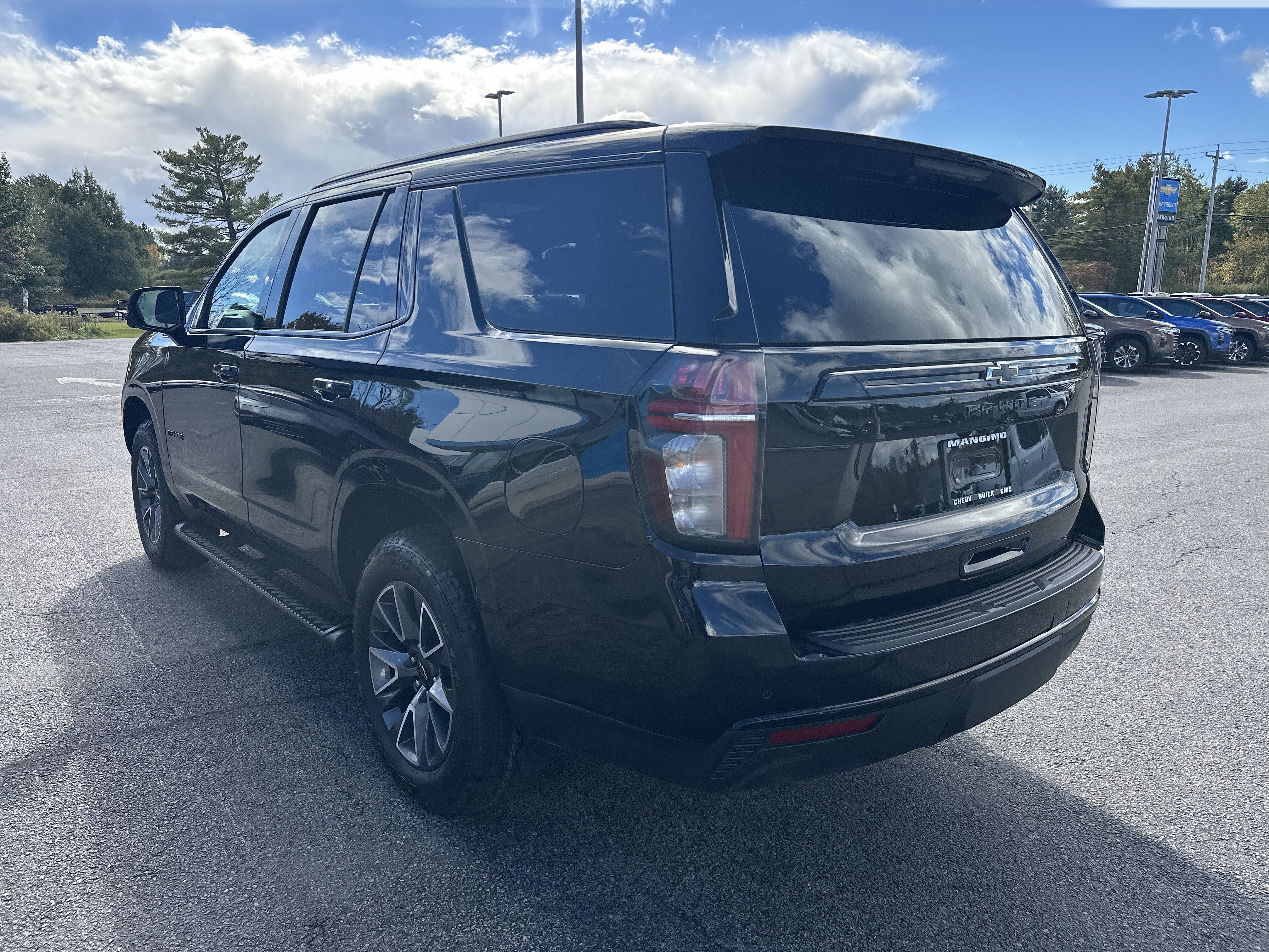 Certified 2024 Chevrolet Tahoe Z71 w/ Luxury Package AWD/4WD image 6