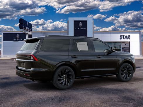 New 2027 Lincoln Navigator Reserve w/ Jet Appearance Package AWD/4WD image 6