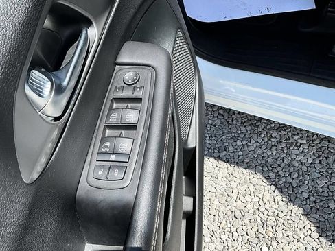 Used 2025 Chrysler Pacifica Select FWD image 13