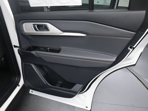 New 2026 Ford Explorer Active w/ Active Comfort Package RWD image 19