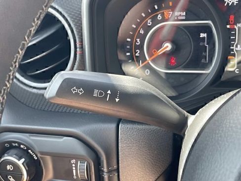 Used 2025 Jeep Gladiator Rubicon w/ Convenience Group AWD/4WD image 21