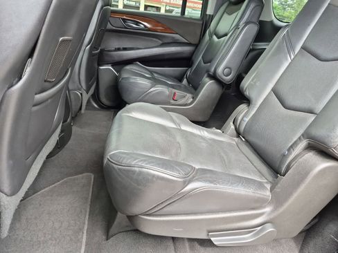 Used 2019 Cadillac Escalade ESV 2WD image 19
