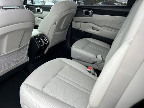 Certified 2023 Kia Sorento SX Prestige w/ Panoramic Sunroof Package image 15