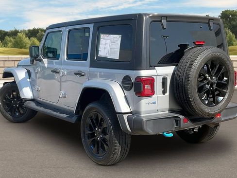 Used 2023 Jeep Wrangler Unlimited Sahara AWD/4WD image 11