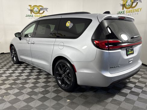 New 2026 Chrysler Pacifica Select w/ S Appearance Package FWD image 6