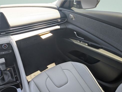 New 2026 Hyundai Elantra Limited FWD image 18