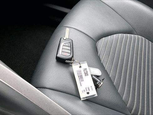 Used 2023 Toyota Camry SE FWD image 14