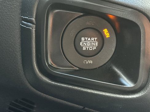 Used 2024 Jeep Wrangler Unlimited Sahara image 26