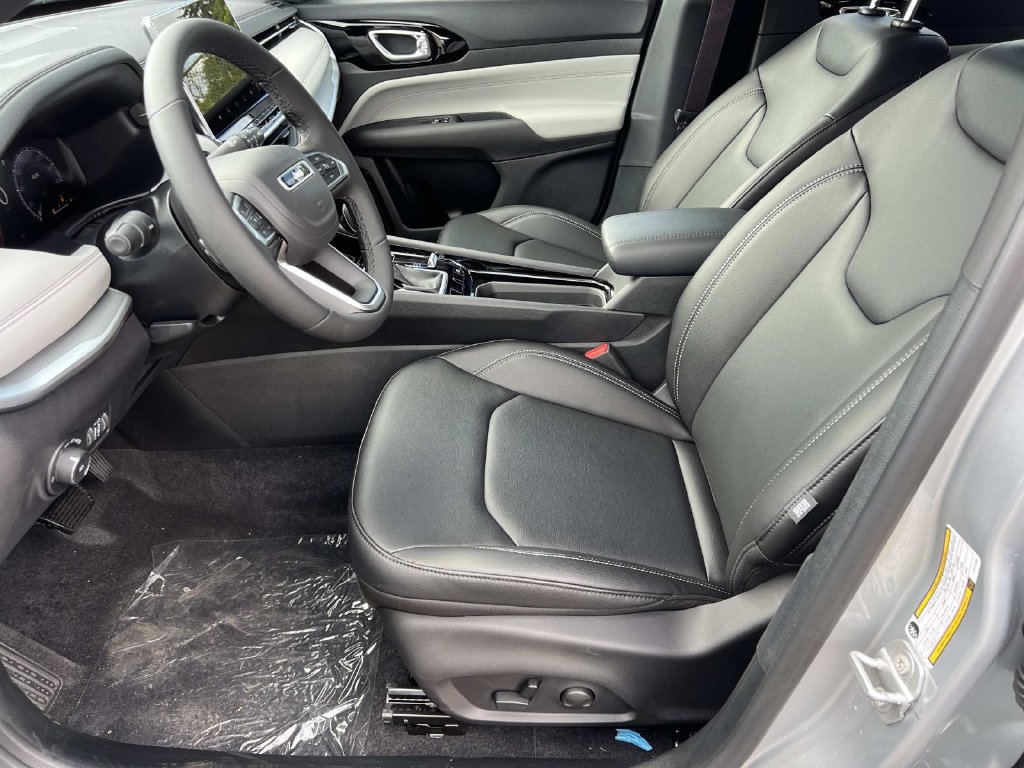 Used 2026 Jeep Compass Limited AWD/4WD image 17
