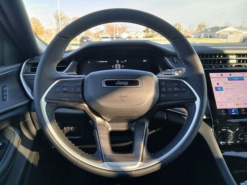 New 2025 Jeep Grand Cherokee Limited w/ Luxury Tech Group II AWD/4WD image 21