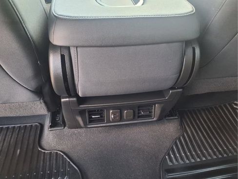 Used 2022 Chevrolet Silverado 1500 LT w/ Convenience Package II AWD/4WD image 16