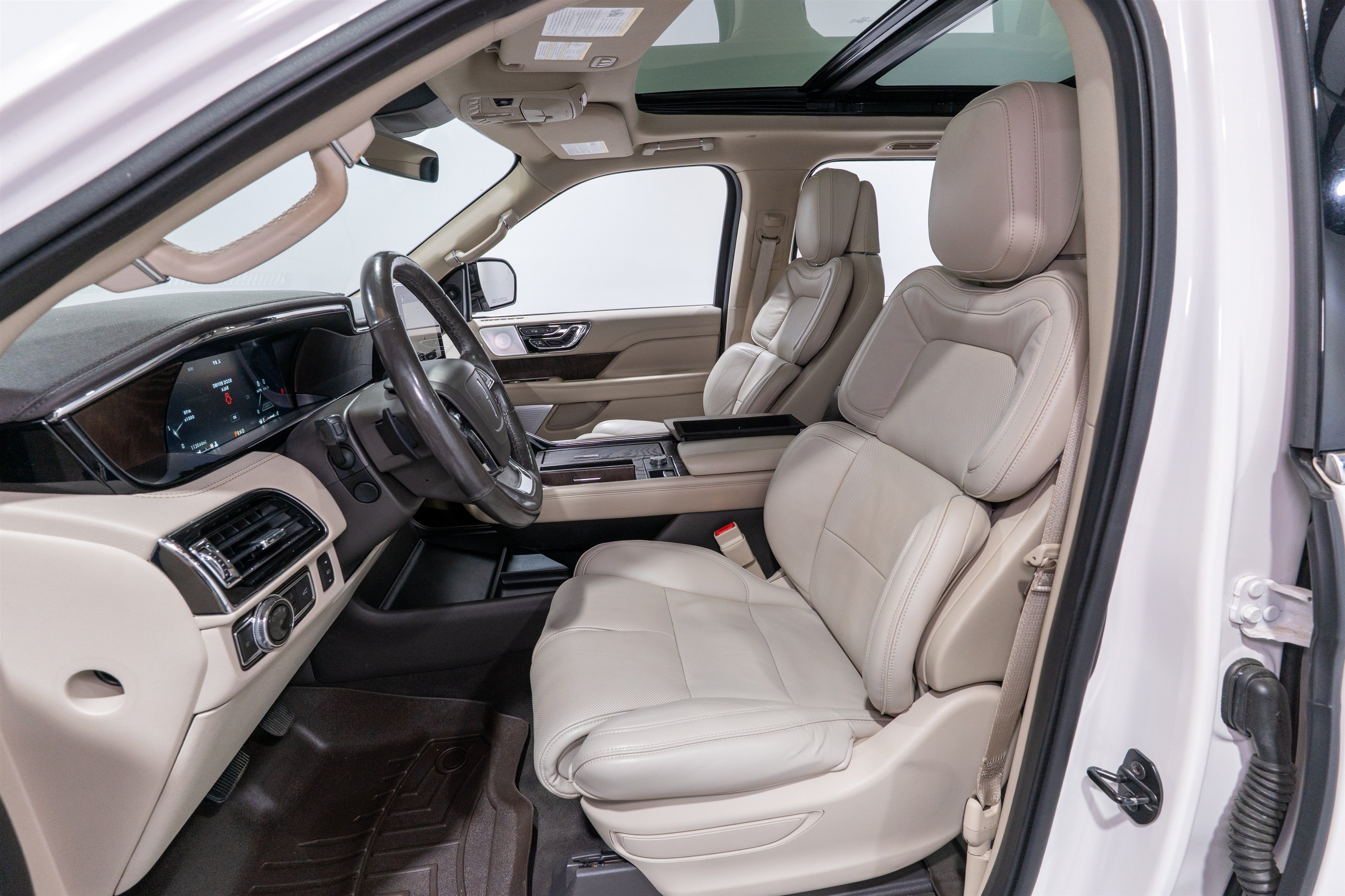 Used 2019 Lincoln Navigator Reserve AWD/4WD image 17