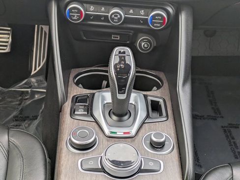 Used 2022 Alfa Romeo Giulia Ti image 16