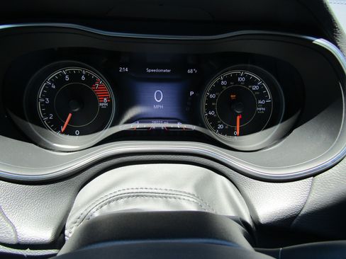 Used 2022 Jeep Cherokee Limited AWD/4WD image 23