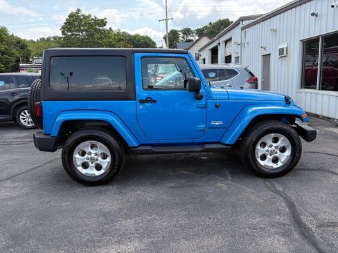 Used 2015 Jeep Wrangler Sahara w/ Connectivity Group AWD/4WD image 2