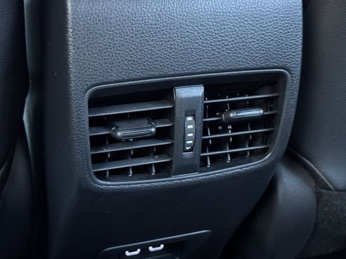 Certified 2023 Toyota Corolla Cross XLE image 17