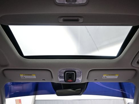 Certified 2025 Hyundai Elantra Limited FWD image 18