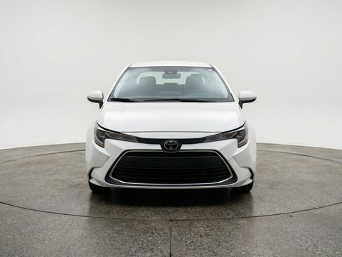 Used 2025 Toyota Corolla LE FWD image 2