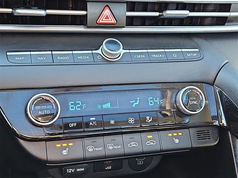 Certified 2024 Hyundai Elantra SEL w/ Convenience Package image 16