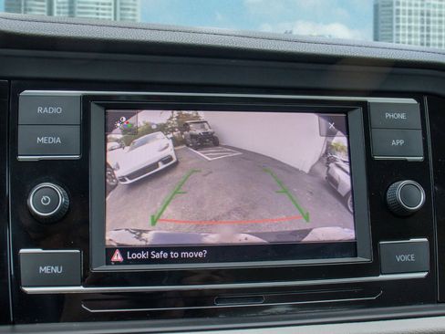 Used 2023 Volkswagen Jetta SE image 29