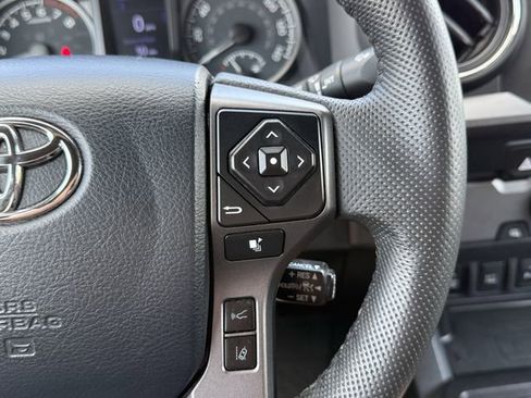 Used 2020 Toyota Tacoma TRD Off-Road w/ Technology Package image 20