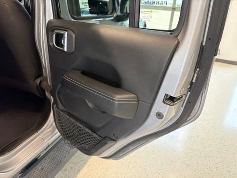 Used 2020 Jeep Wrangler Unlimited Sahara AWD/4WD image 38
