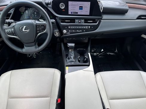 Used 2025 Lexus ES 300h w/ Premium Package FWD image 17