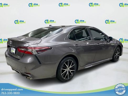 Used 2022 Toyota Camry SE FWD image 5