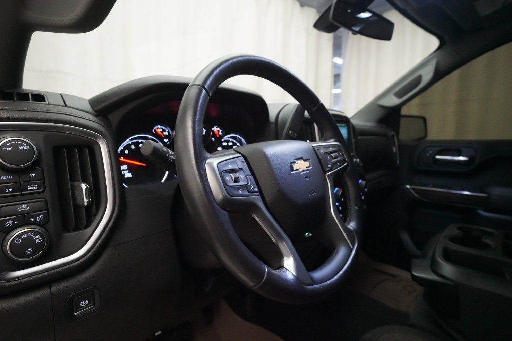Used 2022 Chevrolet Silverado 1500 LT AWD/4WD image 8