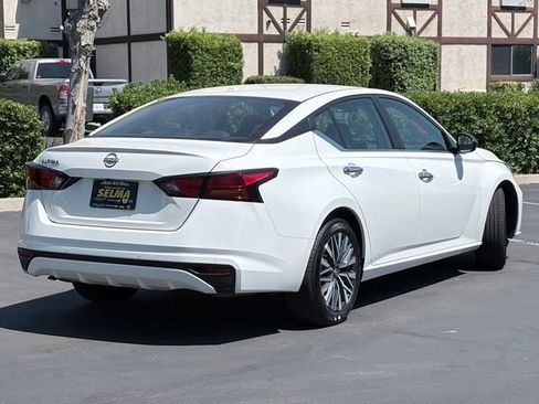 Used 2025 Nissan Altima 2.5 SV FWD image 5