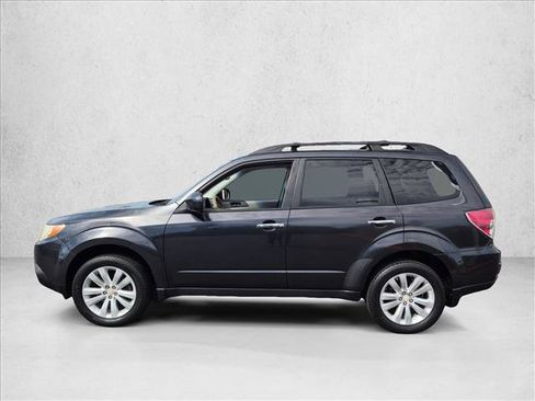 Used 2013 Subaru Forester 2.5X Premium w/ Popular Pkg 2 AWD/4WD image 9