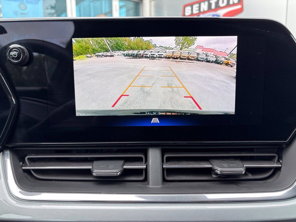 Used 2025 Chevrolet Trax LT FWD image 22