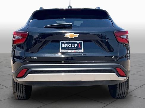 Used 2025 Chevrolet Trax LT FWD image 5