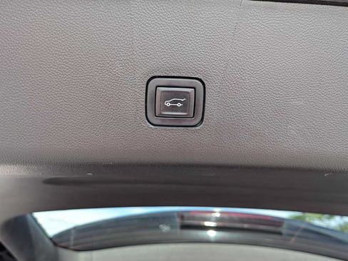 Used 2023 Chevrolet Traverse LT AWD/4WD image 18