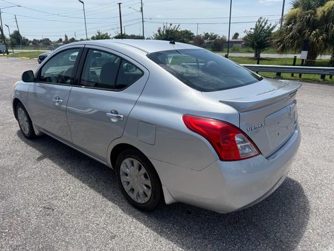 Used 2014 Nissan Versa SV FWD image 3