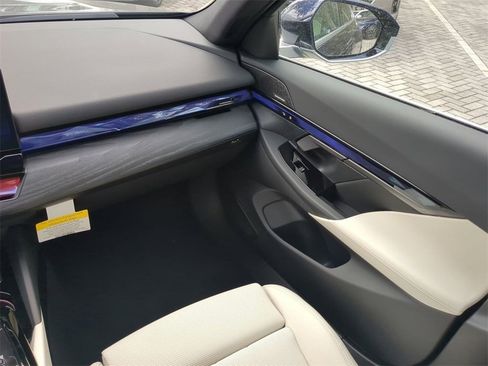 New 2026 BMW i5 eDrive40 w/ Premium Package image 17