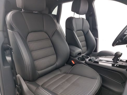 Certified 2026 Porsche Macan Turbo AWD/4WD image 12