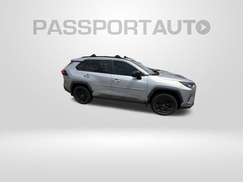 Used 2021 Toyota RAV4 LE AWD/4WD image 2
