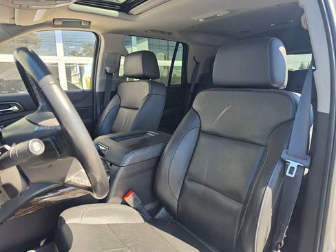 Used 2019 Chevrolet Tahoe LT w/ RST Edition AWD/4WD image 13