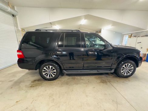 Used 2017 Ford Expedition XLT AWD/4WD image 7