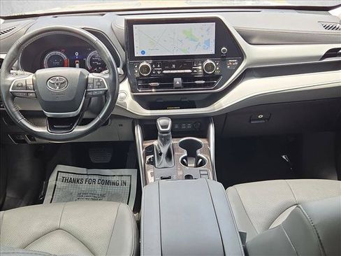 Used 2023 Toyota Highlander Platinum FWD image 16