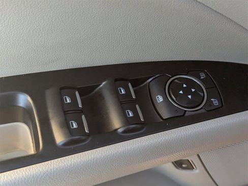 Used 2019 Ford Fusion SEL image 22