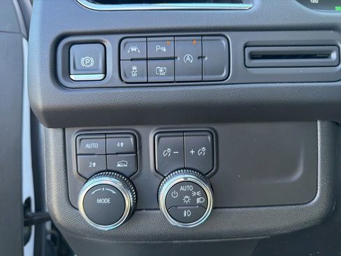 Used 2024 GMC Yukon SLT w/ SLT Luxury Package AWD/4WD image 13